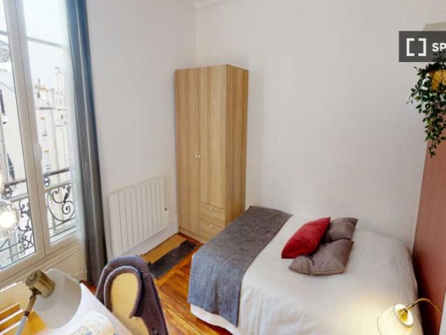 Chambre à louer dans un appartement de 4 chambres à Paris