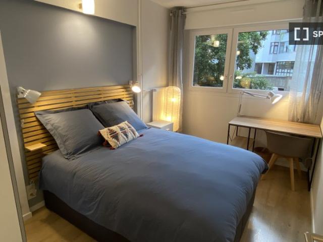 Chambre à louer dans un appartement de 5 chambres à Paris