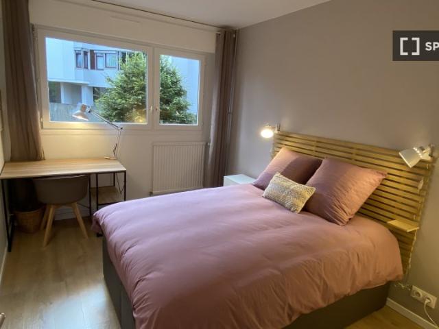 Chambre à louer dans un appartement de 5 chambres à Paris
