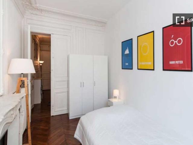 Chambre dans un appartement partagé de 5 chambres à République, Paris
