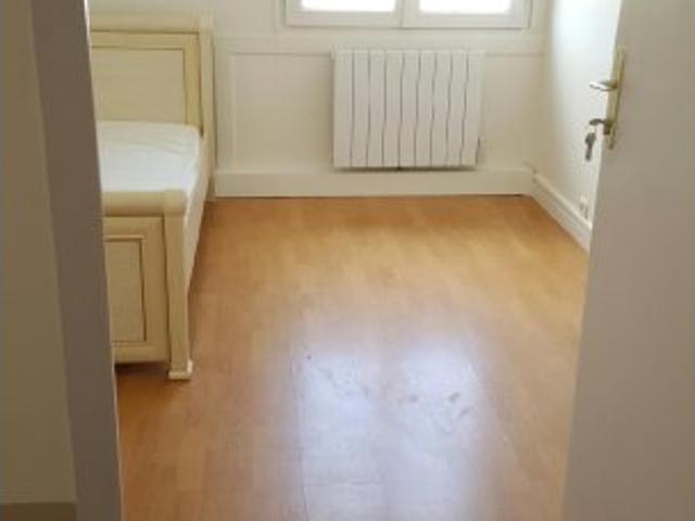 Chambre à louer dans un appartement de 6 chambres à Carrières Sous Pois