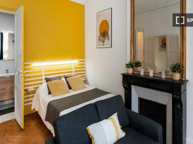 Chambre à louer dans un appartement de 6 chambres à Chaillot, Paris