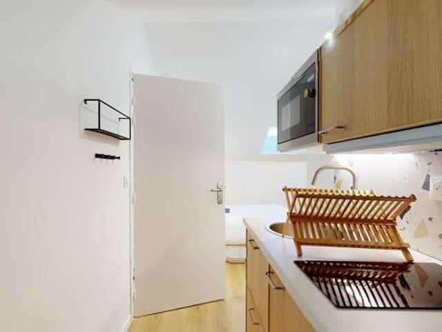 Chambre à louer dans un appartement de 10 chambres à Colombes, en Europe