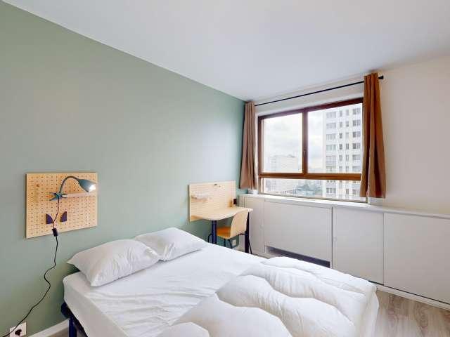 Chambre à louer dans un appartement de 10 chambres, Place des Fêtes, Paris
