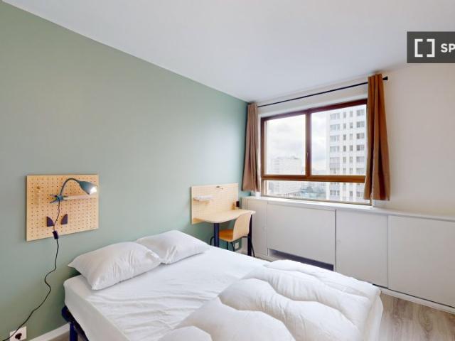 Chambre à louer dans un appartement de 10 chambres, Place des Fêtes, Paris