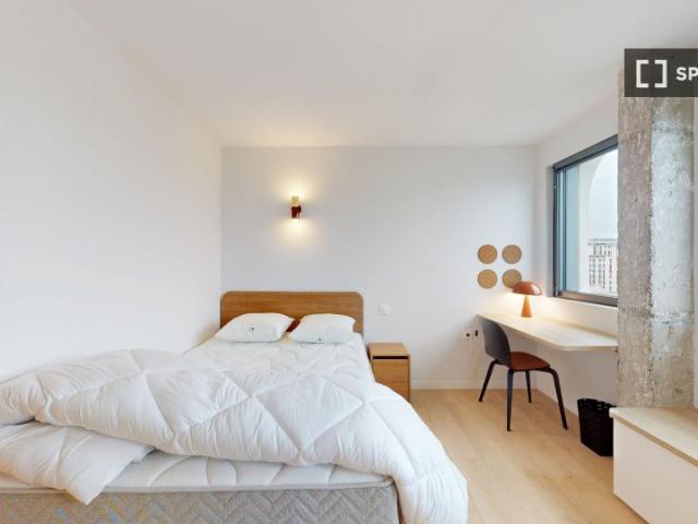 Chambre à louer dans un appartement de 12 chambres à Cambronne Garibaldi