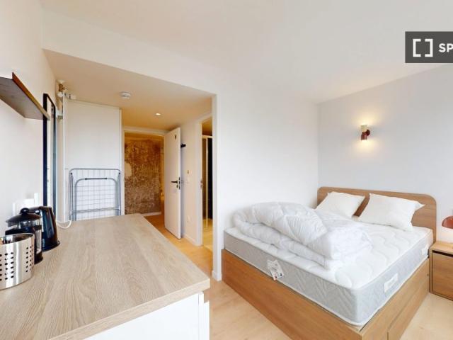 Chambre à louer dans un appartement de 12 chambres à Cambronne Garibaldi