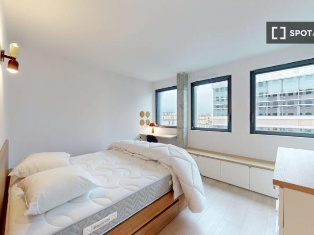 Chambre à louer dans un appartement de 12 chambres à Cambronne Garibaldi