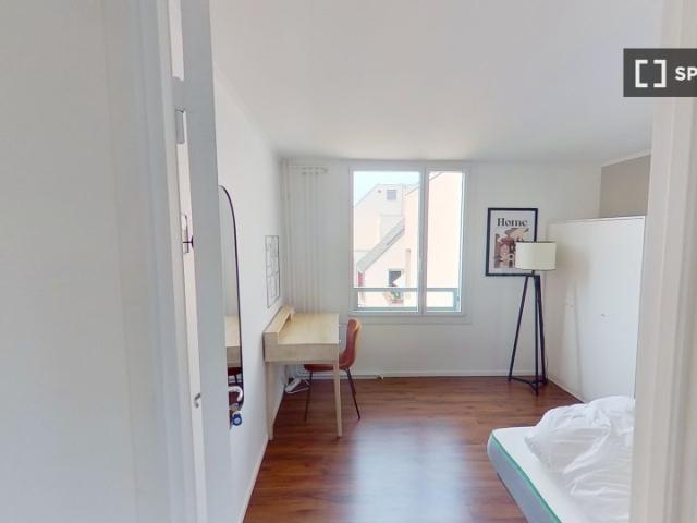 Chambre à louer dans un appartement de 12 chambres à Champs sur Marne