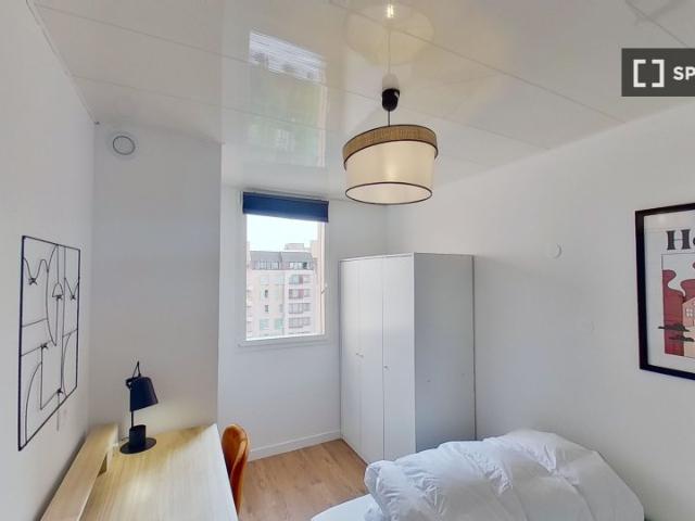 Chambre à louer dans un appartement de 12 chambres à Champs sur Marne