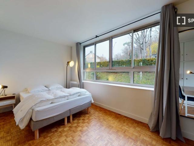Chambre à louer dans un appartement de 15 chambres, Palaiseau, Paris