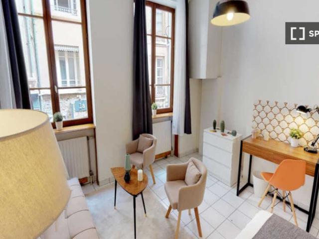 Chambre en colocation dans un appartement de 3 chambres à louer à Bellecour, Lyon