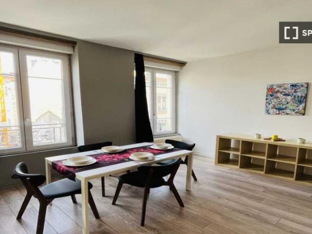 Chambre à louer dans un appartement de 3 chambres à Guillotière, Lyon