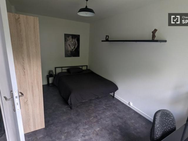 Chambre à louer dans un appartement de 3 chambres à Lille
