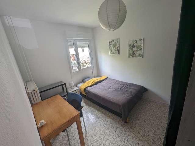 Chambre à louer dans un appartement de 3 chambres à Lille