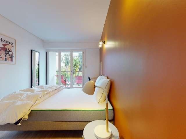 Chambre à louer dans un appartement partagé de 15 chambres à Marseille