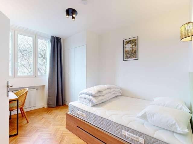 Chambre à louer dans un appartement partagé de 12 chambres à Agents Sarre