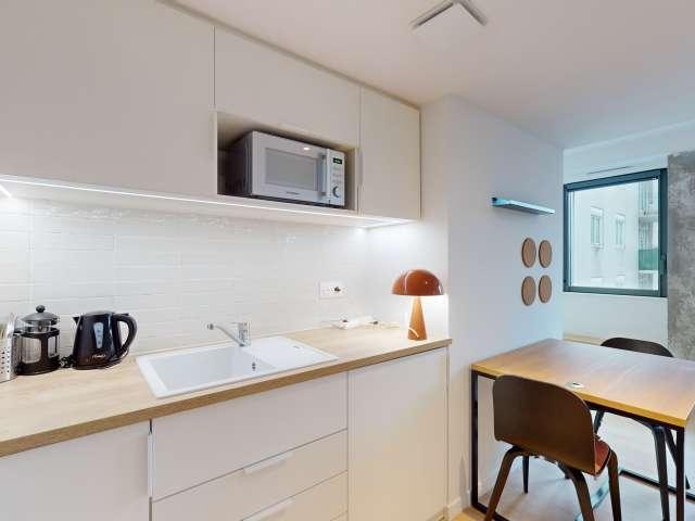 Chambre à louer dans un appartement partagé de 12 chambres à Paris