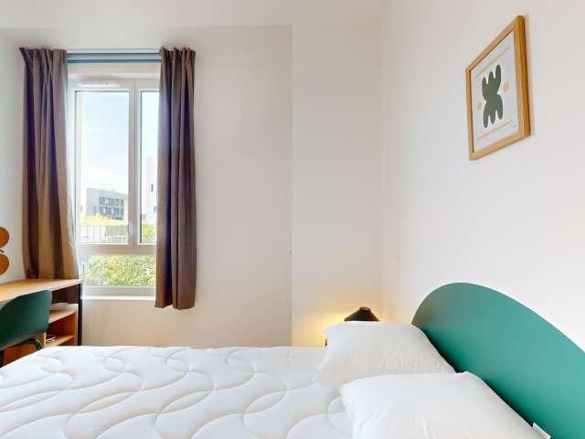 Chambre à louer dans un appartement partagé de 12 chambres à Paris