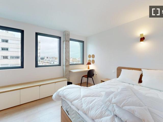 Chambre à louer dans un appartement partagé de 12 lits, Paris
