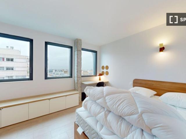 Chambre à louer dans un appartement partagé de 12 lits, Paris