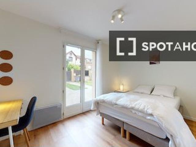 Chambre à louer dans un appartement partagé de 21 chambres à Romainville