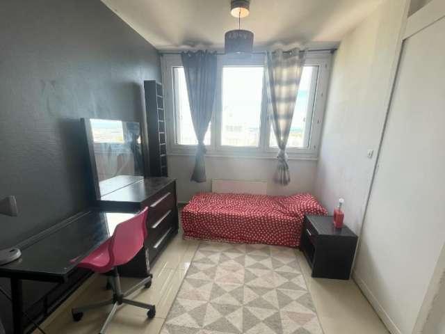 Chambre à louer dans un appartement partagé de 3 chambres à Cusset Bonnevay