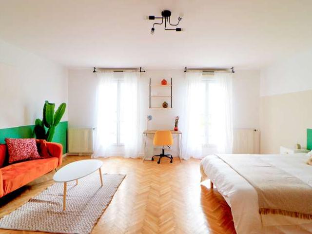 Chambre à louer dans un appartement partagé de 4 chambres à La Plaine, Paris