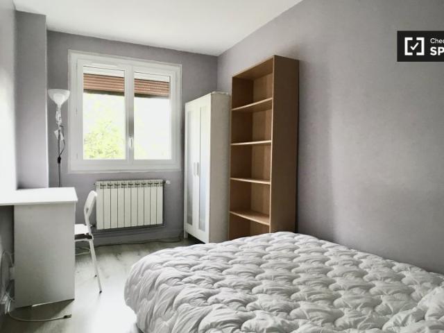 Chambre à louer dans un appartement partagé de 4 chambres à Saint Denis