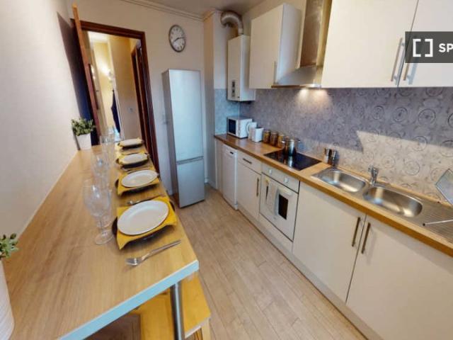 Chambre à louer dans un appartement partagé de 5 chambres à Amidonniers