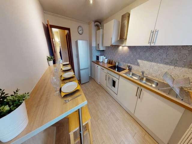 Chambre à louer dans un appartement partagé de 5 chambres à Amidonniers