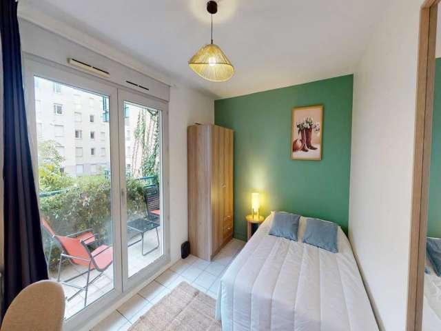 Chambre à louer dans un appartement partagé de 5 chambres à Montchat