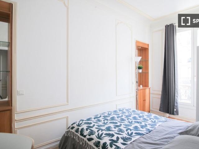 Chambre à louer dans un appartement partagé de 5 chambres à Paris