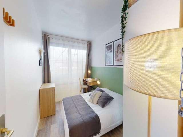 Chambre à louer dans un appartement partagé de 5 chambres à Paris