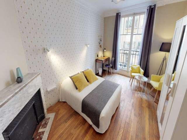 Chambre à louer dans un appartement partagé de 5 chambres à Paris