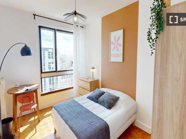 Chambre à louer dans un appartement partagé de 5 chambres à Paris