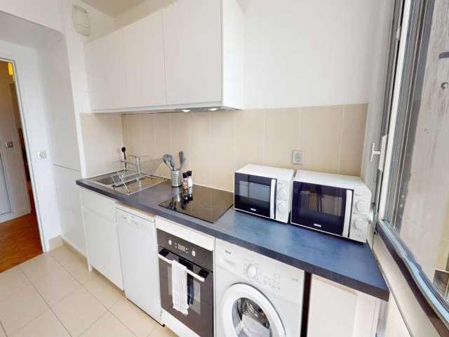 Chambre à louer dans un appartement partagé de 5 chambres à Paris