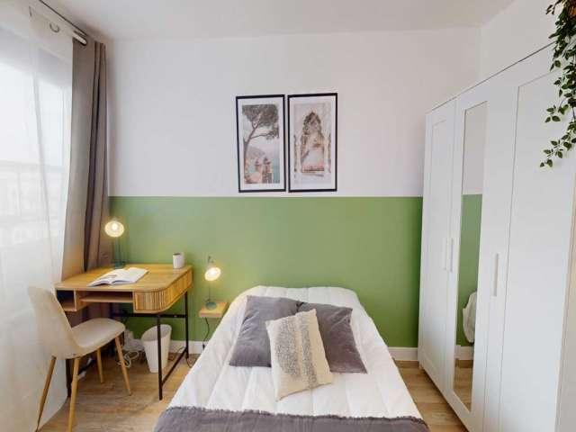 Chambre à louer dans un appartement partagé de 5 chambres à Paris
