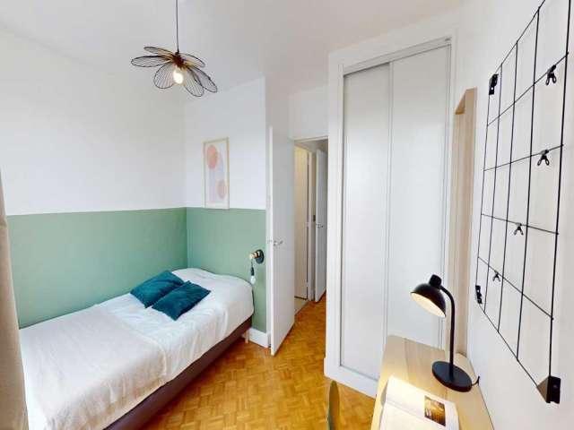 Chambre à louer dans un appartement partagé de 5 chambres à Paris