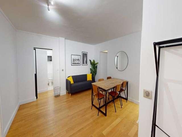 Chambre à louer dans un appartement partagé de 5 chambres à Paris