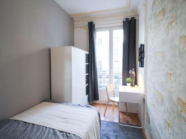 Chambre à louer dans un appartement partagé de 5 chambres à Paris