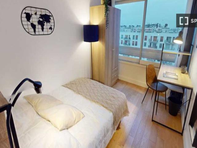 Chambre à louer dans un appartement partagé de 5 chambres à Paris