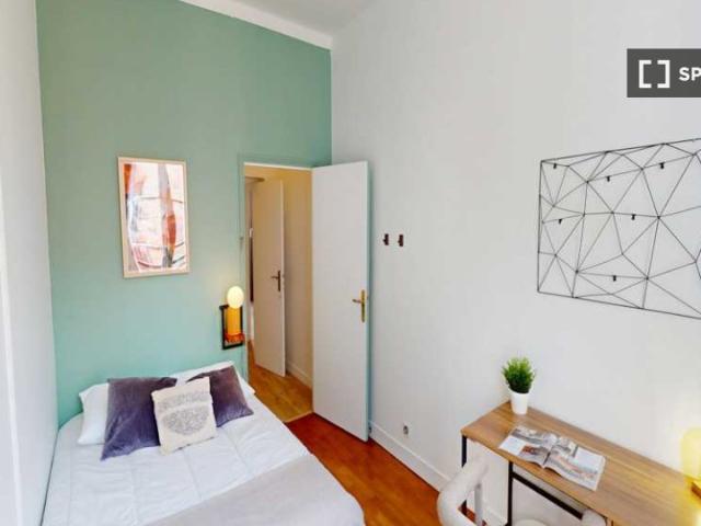 Chambre à louer dans un appartement partagé de 5 chambres à Paris