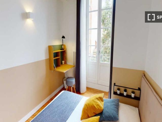 Chambre à louer dans un appartement partagé de 6 chambres, Capitole