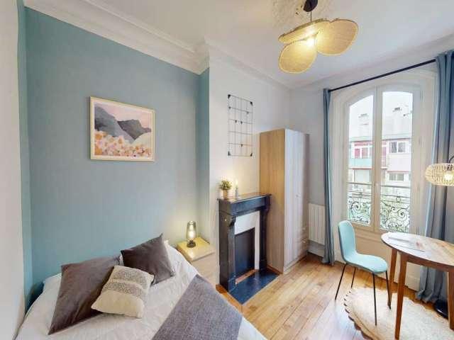 Chambre à louer dans une maison de 3 chambres à Clignancourt Jules Joffrin
