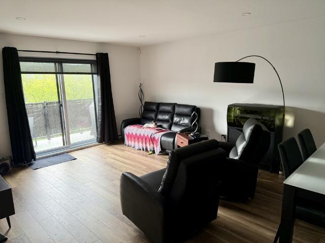 Chambre à Louer et Colocation 9 rue de l’Auberge, Val des Monts 9 photos | Logis Québec