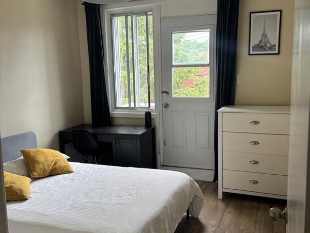 Chambre à Louer et Colocation 206 Av Dresden, Mont Royal 14 photos | Logis Québec