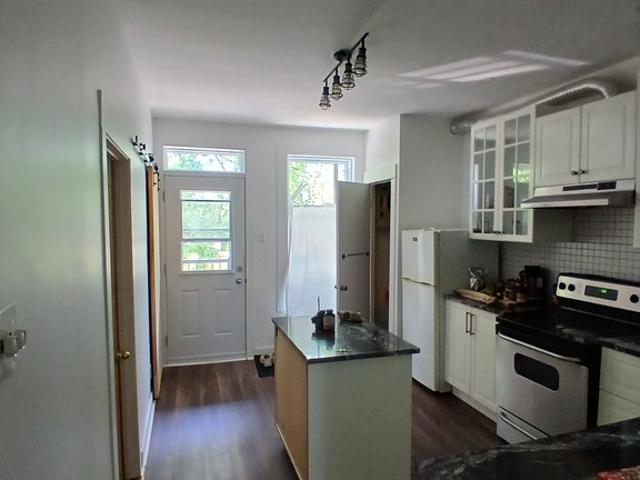 Chambre à Louer et Colocation 2436 avenue Bourbonnière, Montréal H1W3P3, Mercier/Hochelaga Maisonneuve Montréal 9 photos | Logis Québec