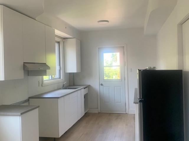 Chambre à Louer et Colocation 2945 ave Brighton, Côte des Neiges/Notre Dame de Grâce Montréal 13 photos | Logis Québec