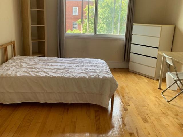 Chambre à Louer et Colocation 2945 ave Brighton, Côte des Neiges/Notre Dame de Grâce Montréal 1 photos | Logis Québec